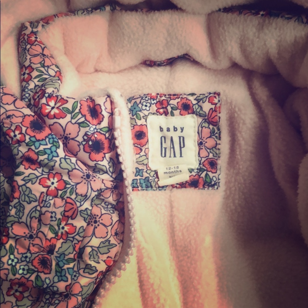Baby girl GAP snowsuit-almost new*